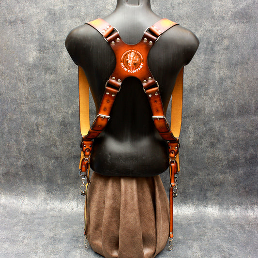 Dual camera strap (FULL LEATHER) with removable battery cases and a set of additional accessories.