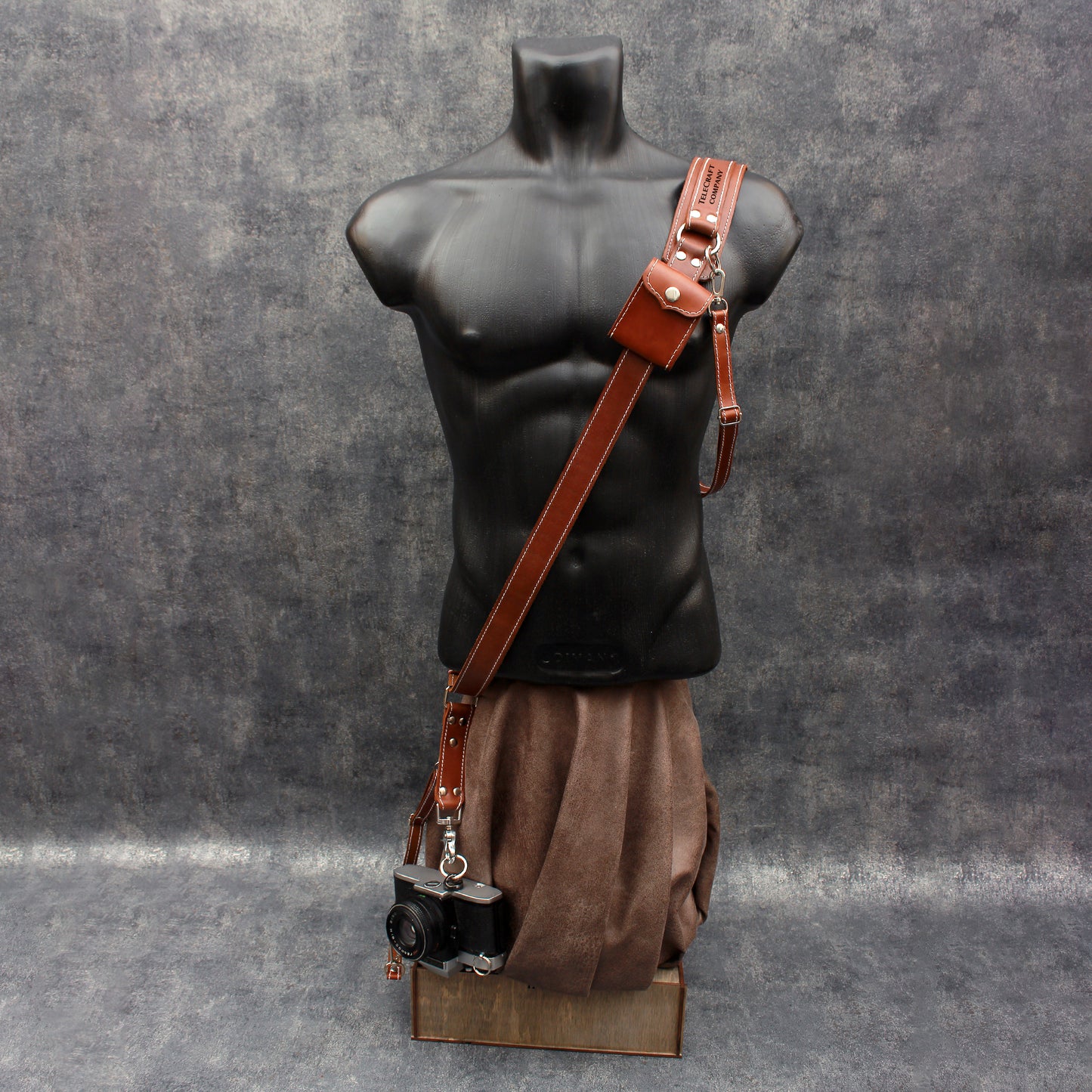 Single camera strap (FULL LEATHER) with removable battery case. FREE SHIPPING.
