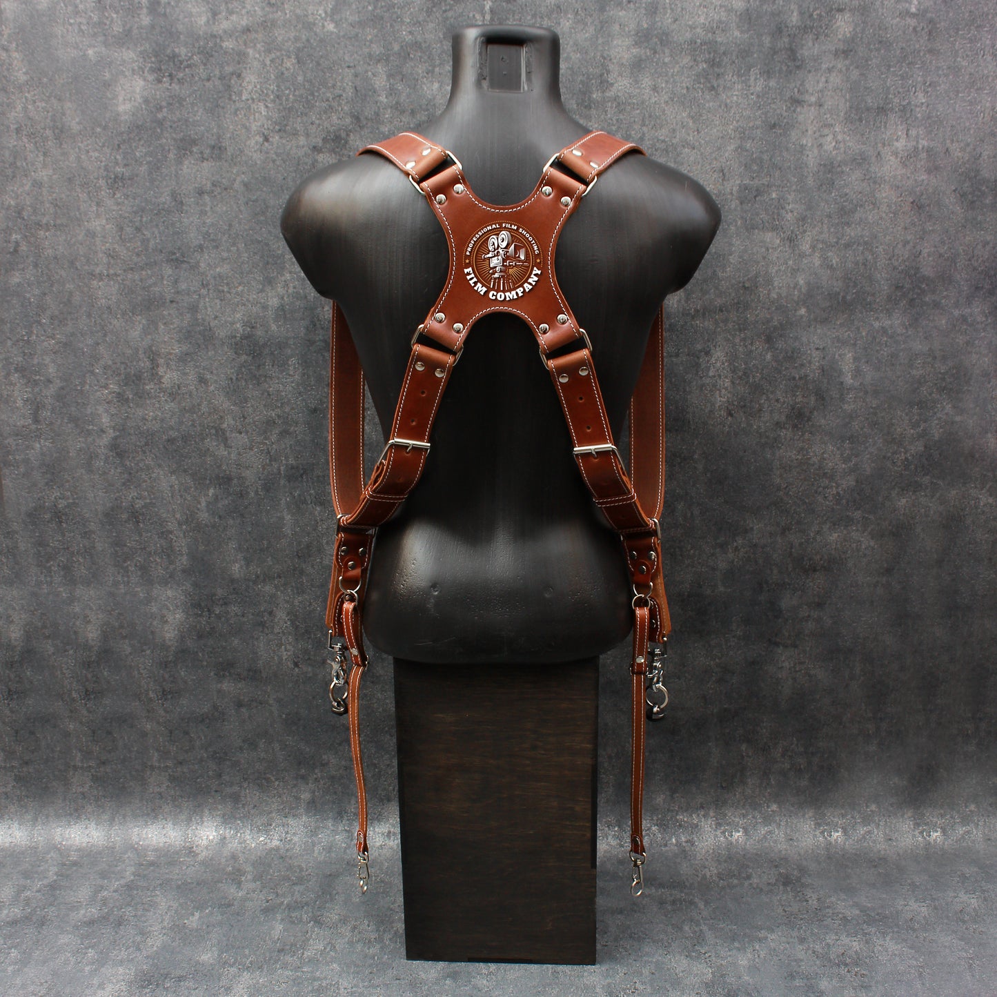 Dual camera strap  (FULL LEATHER) with removable battery cases and a set of additional accessories. FREE SHIPPING.