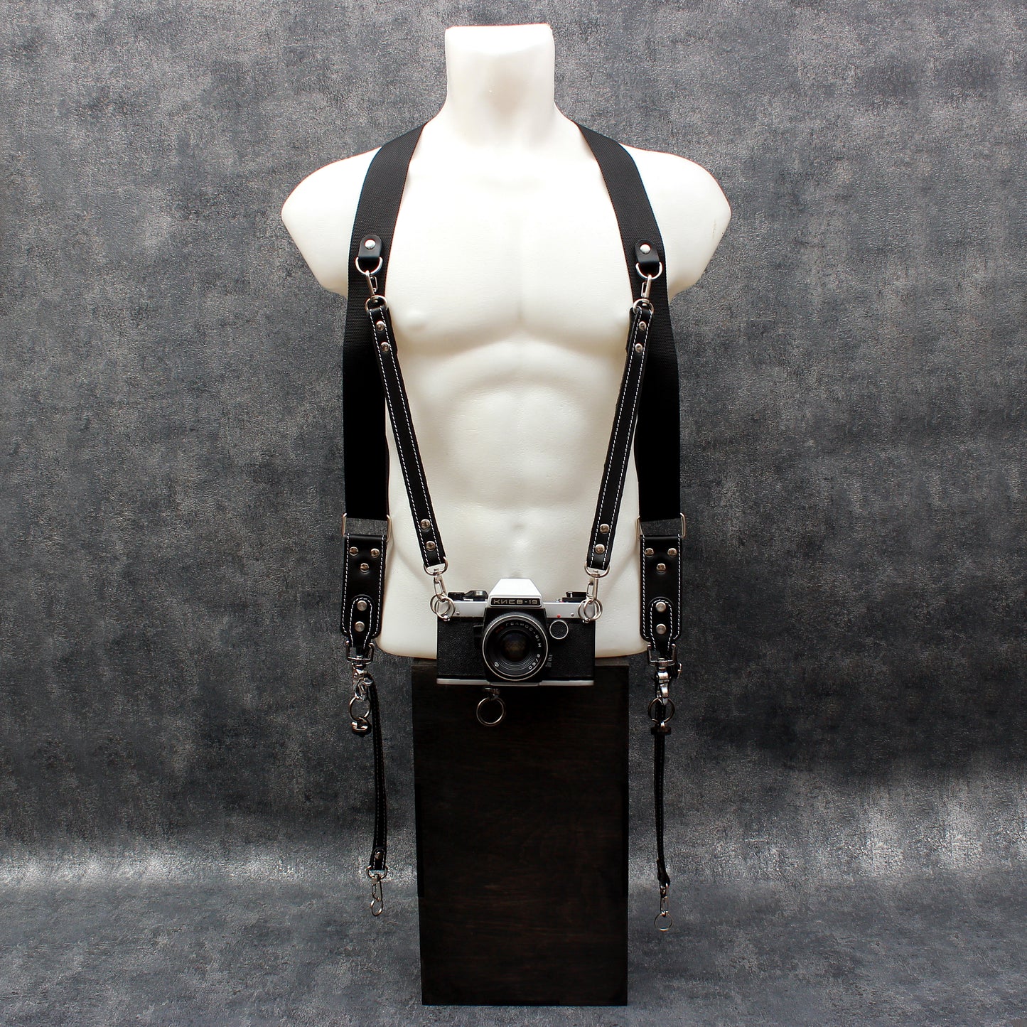 NYLON & LEATHER Dual camera strap with removable battery cases and a set of additional accessories. FREE SHIPPING.